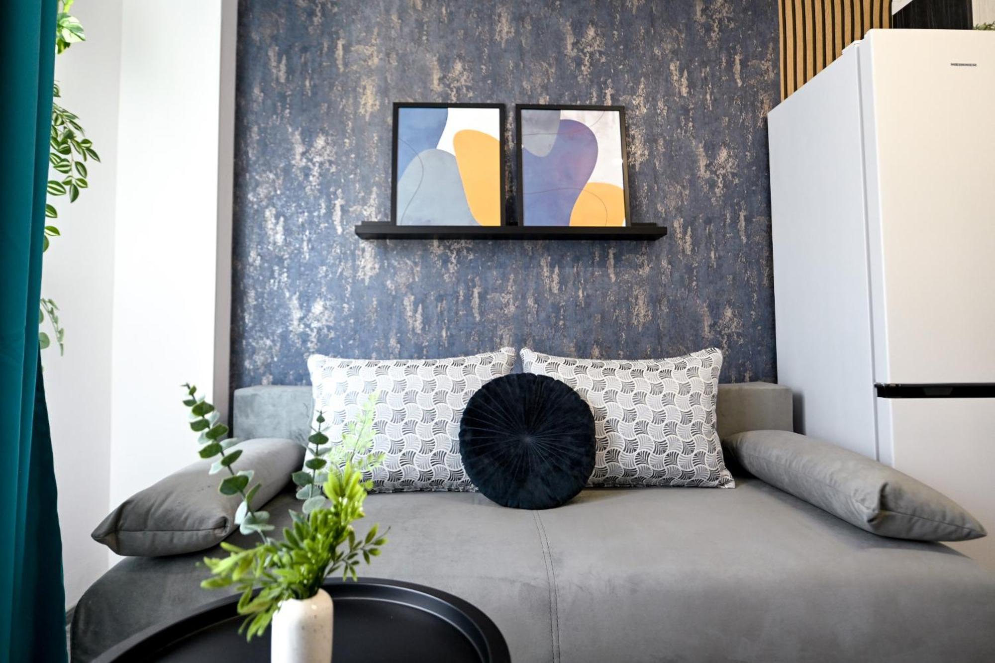 Old Town Charm - Modern & Comfortable Accommodation In The Heart Of The City Bukares Bagian luar foto