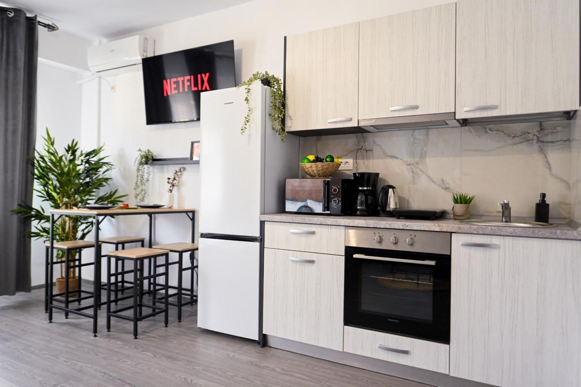 Old Town Charm - Modern & Comfortable Accommodation In The Heart Of The City Bukares Bagian luar foto