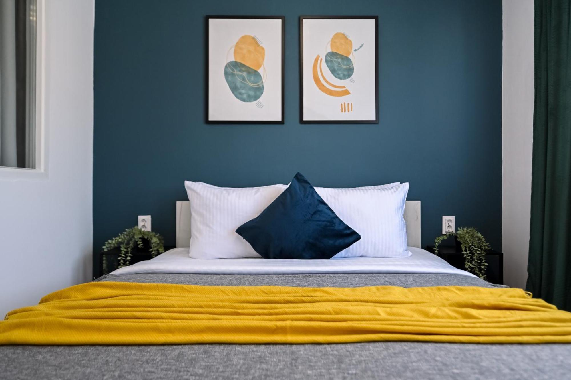 Old Town Charm - Modern & Comfortable Accommodation In The Heart Of The City Bukares Bagian luar foto