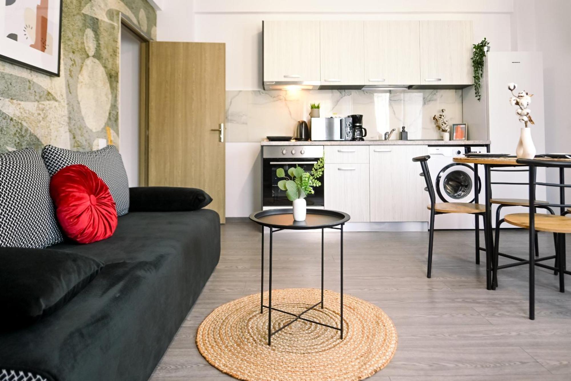 Old Town Charm - Modern & Comfortable Accommodation In The Heart Of The City Bukares Bagian luar foto