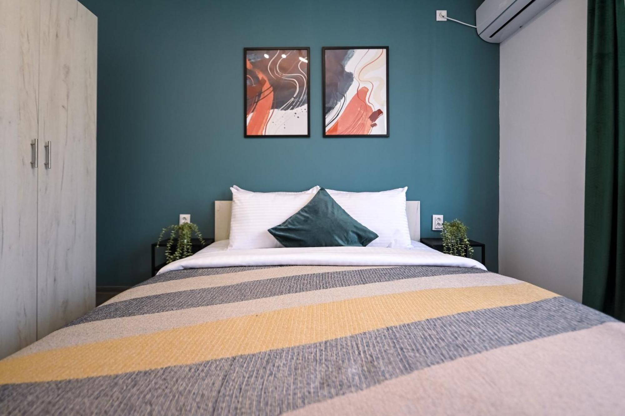 Old Town Charm - Modern & Comfortable Accommodation In The Heart Of The City Bukares Bagian luar foto