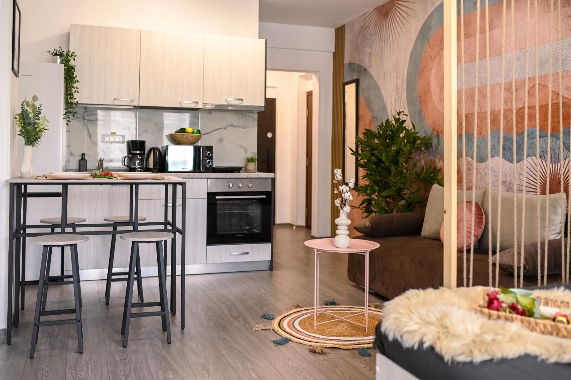 Old Town Charm - Modern & Comfortable Accommodation In The Heart Of The City Bukares Bagian luar foto