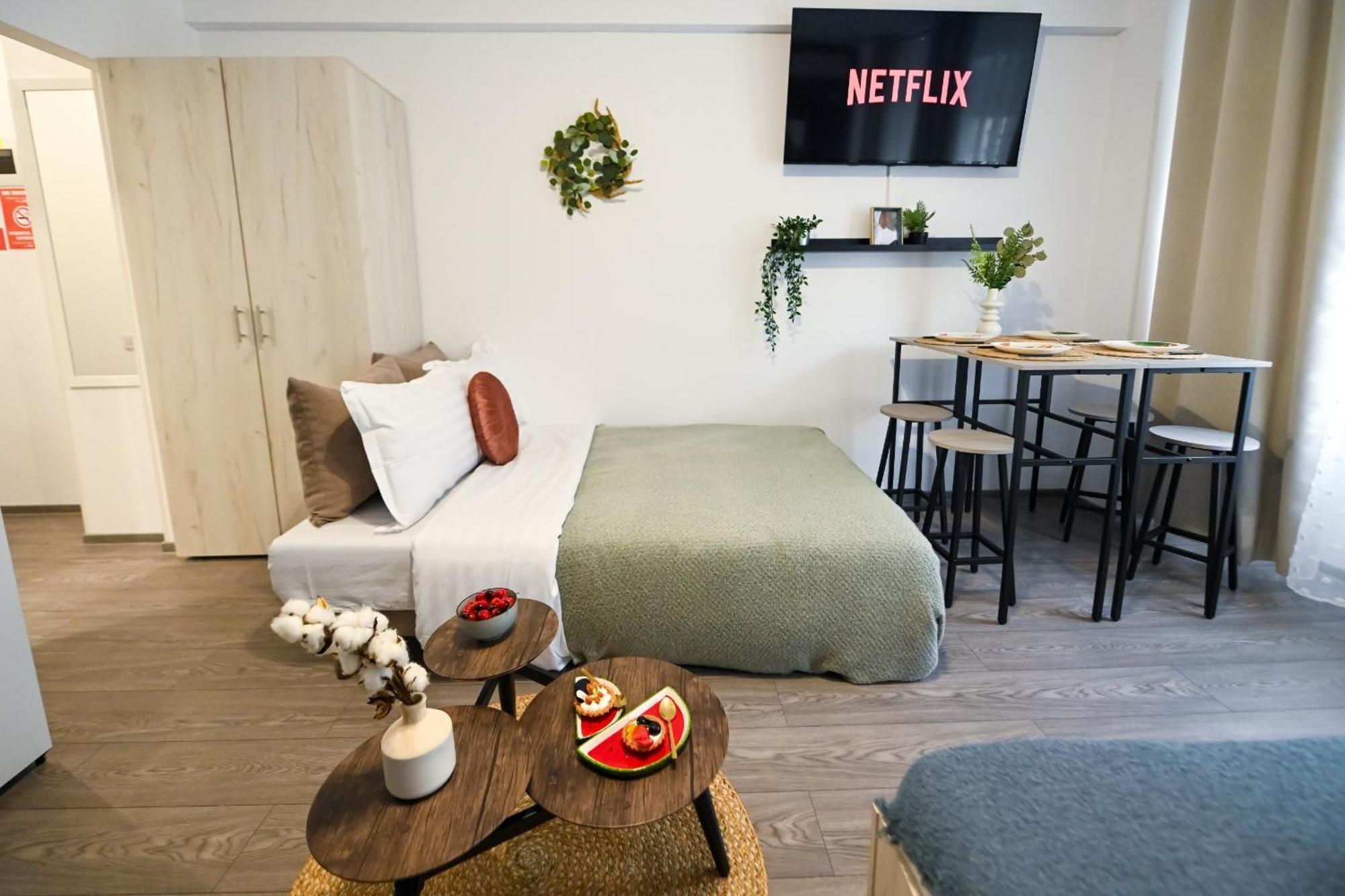 Old Town Charm - Modern & Comfortable Accommodation In The Heart Of The City Bukares Bagian luar foto